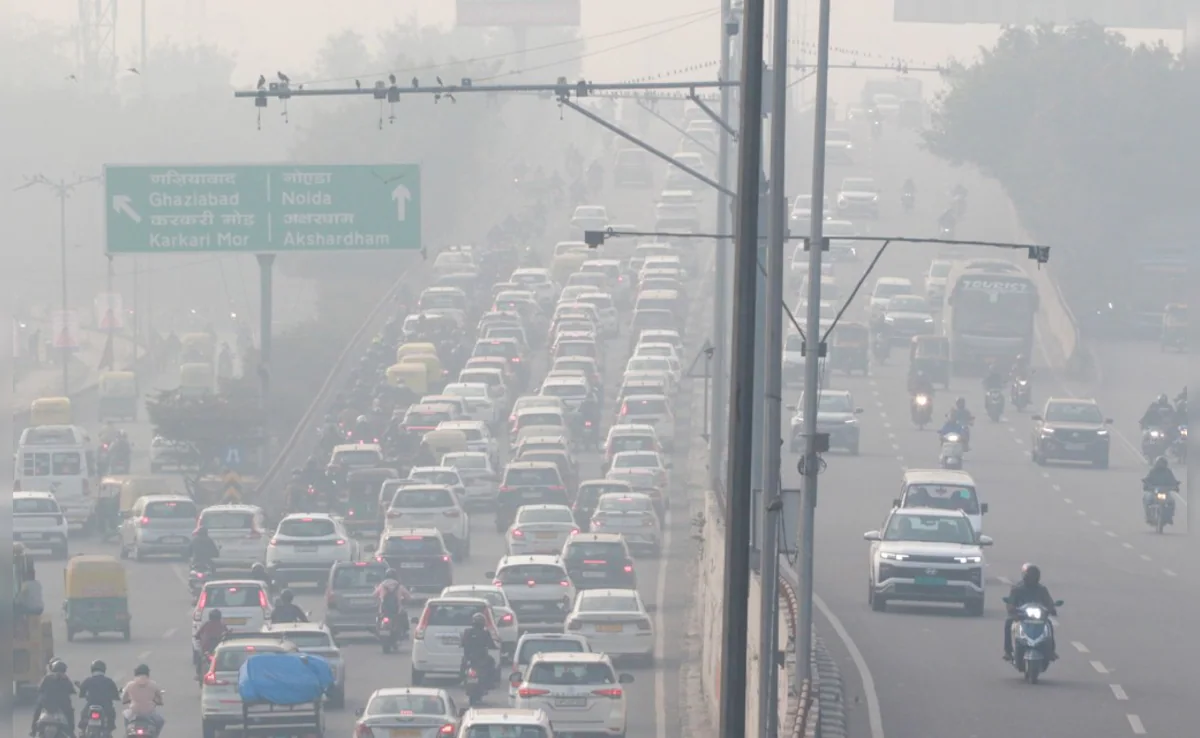 Delhi Imposes Fresh Anti-Pollution Curbs as Experts Warn Against Stopgap Measures
