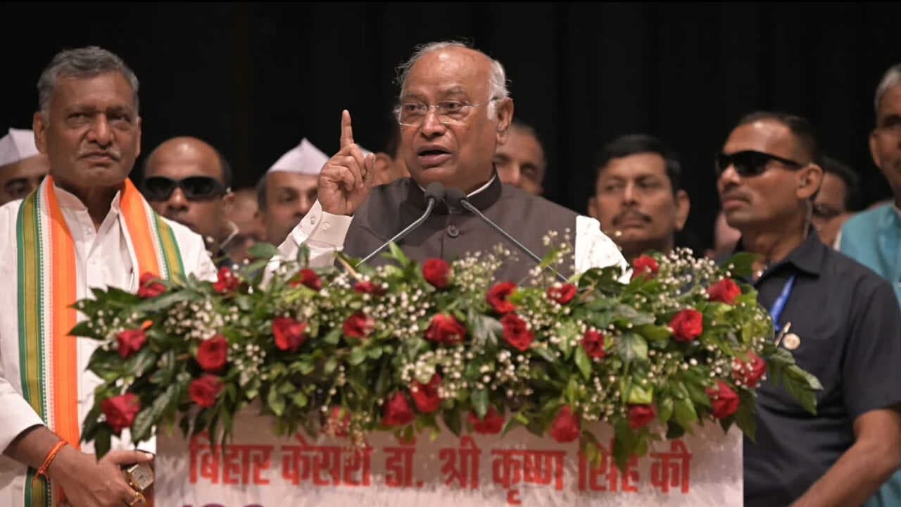 BJP Mobilizes Nationwide Demonstrations Targeting Mallikarjun Kharge Over Contentious Baap Remark