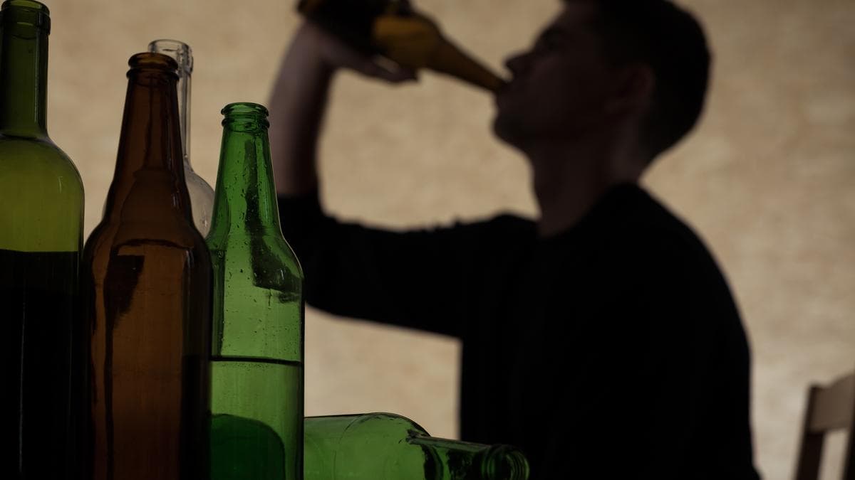 Madhya Pradesh Establishes Special Inquiry Panel Following Unconfirmed Spurious Liquor Fatalities in Dewas
