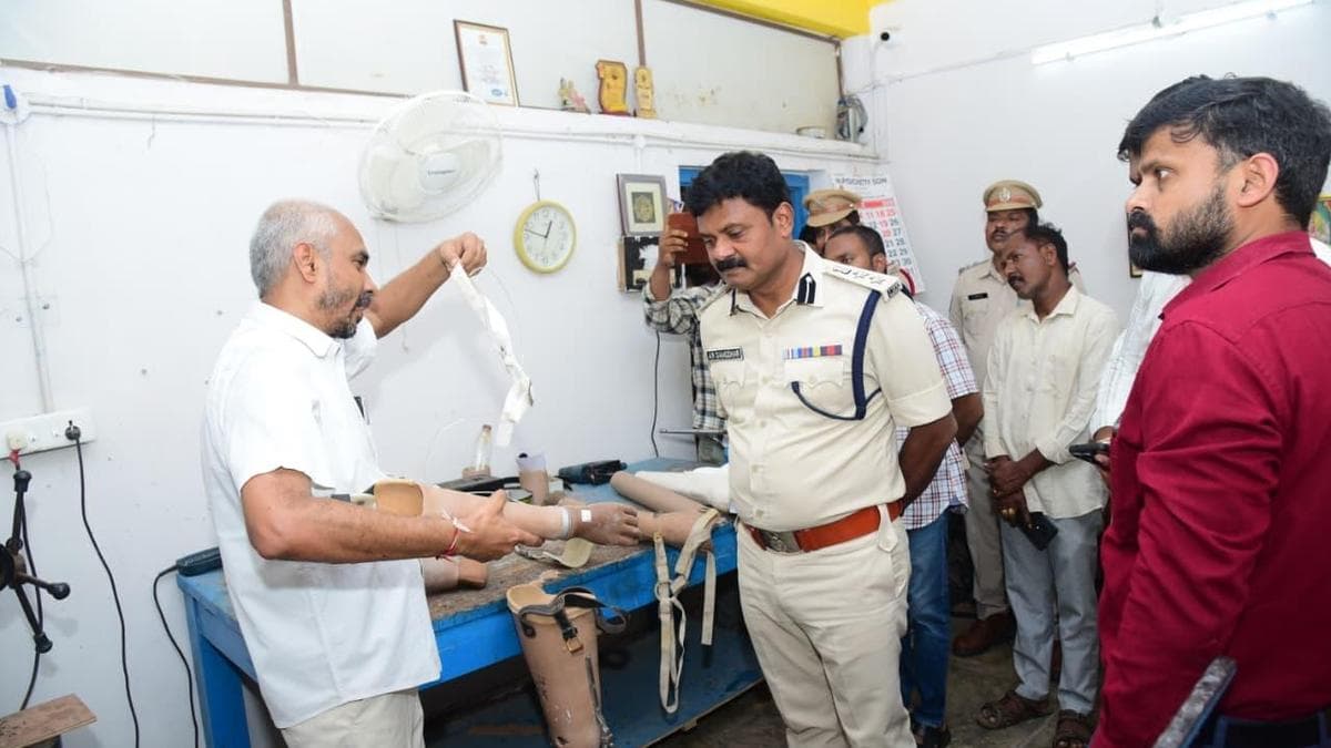 Vizianagaram Police Chief Commends Humanitarian Effort to Provide Prosthetics for Crash Survivors