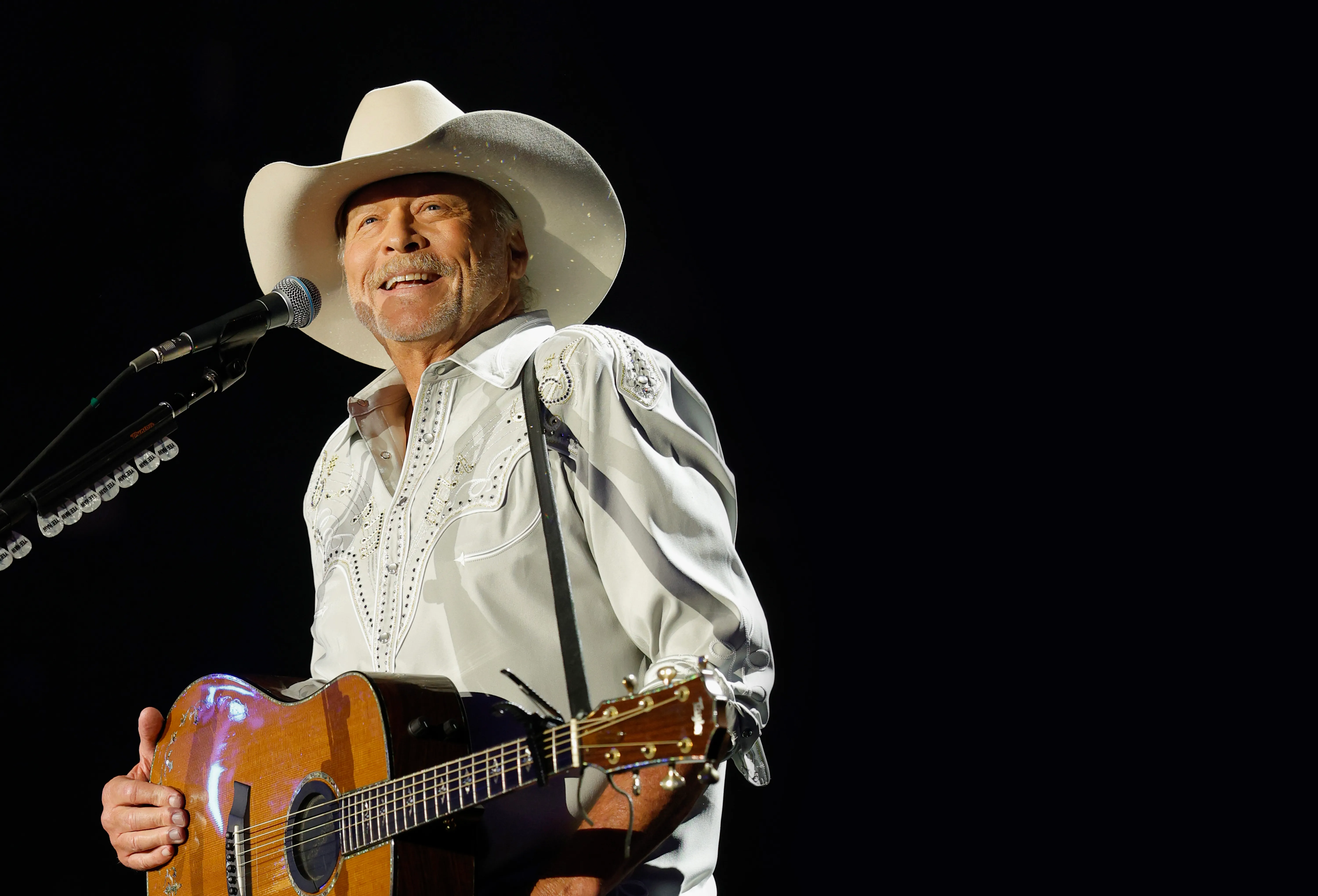 Country Music Legend Alan Jackson's Final Bow Set for December NBC Broadcast