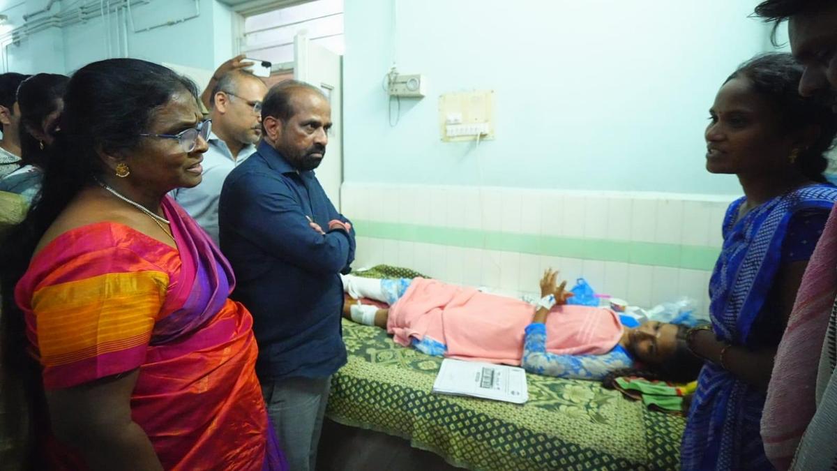 Class 10 Student Brutally Assaulted with Chainsaw Inside Classroom in Andhra Pradesh; Suspect Apprehended