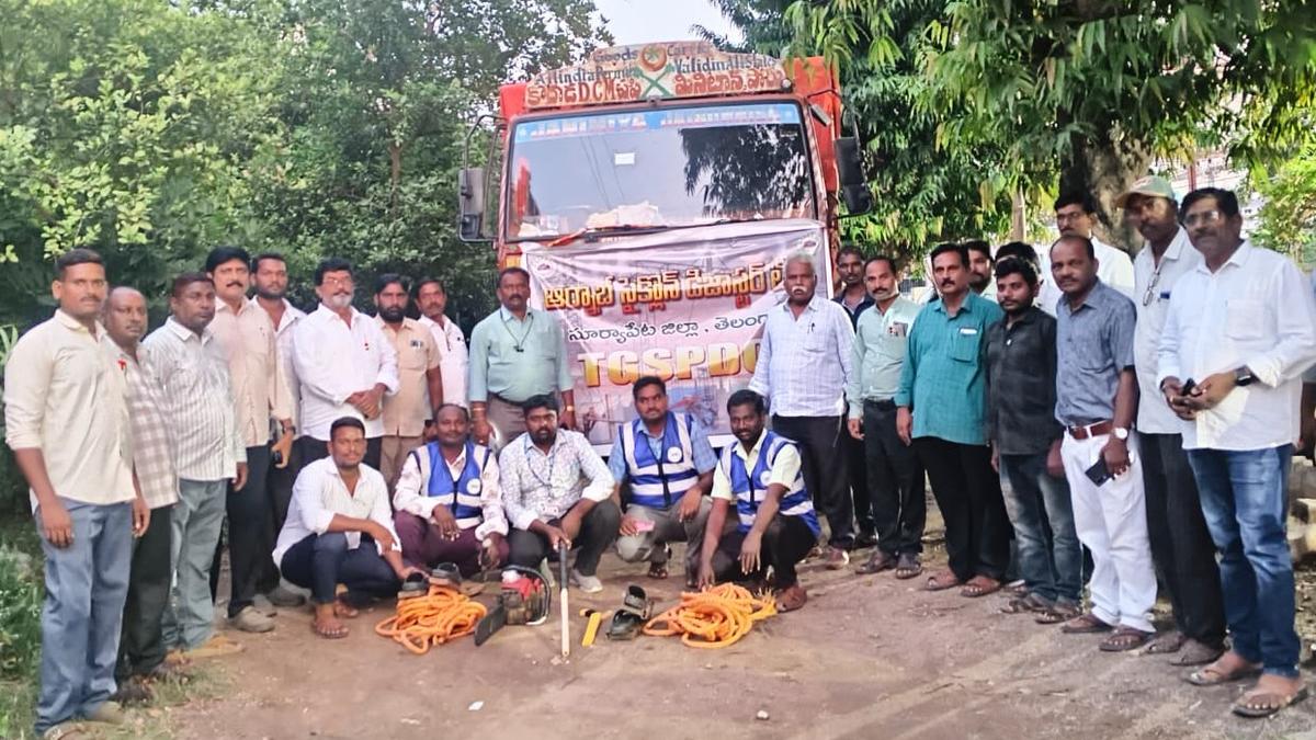 Telangana Deploys 2,000 Personnel to Aid Andhra Pradesh Power Restoration Following Cyclone Arnab