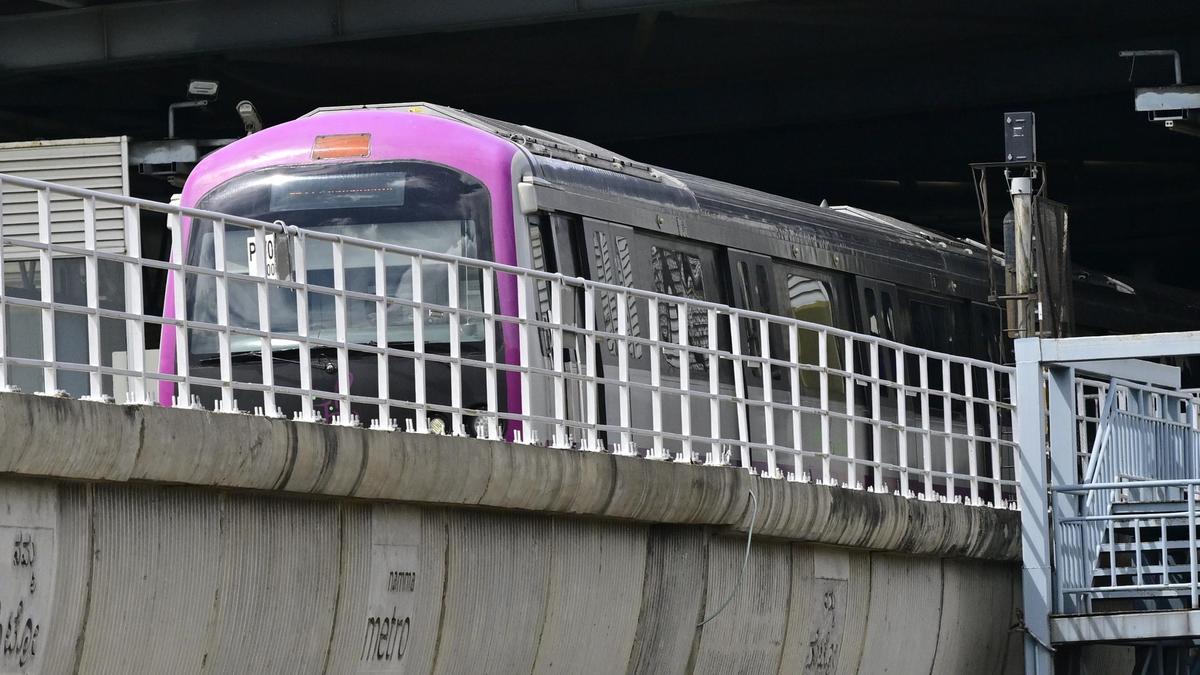 Woman catches man reportedly recording her inside metro, accused flees with phone